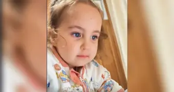 У китайской пары родилась голубоглазая девочка со светлыми волосами