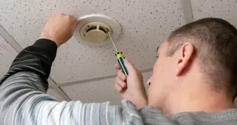 До 40 тысяч тенге за игнорирование: МЧС объяснило казахстанцам - кто, когда и как будет проверять пожарные извещатели