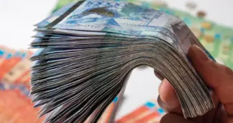 Деньги казахстанцев разделят на два счёта: один - для жизни, другой - для работы