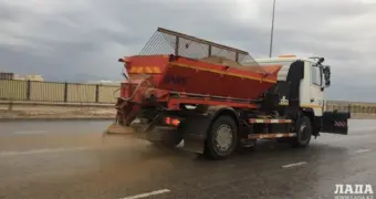 Жителей Актау волнует вопрос готовности коммунальной техники к борьбе с гололедом