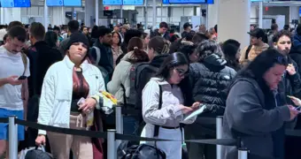 В США будут проверять страницы туристов в соцсетях при въезде в страну — СМИ