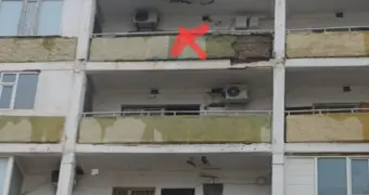 В Актау жители многоэтажки пожаловались на опасность обрушения стен