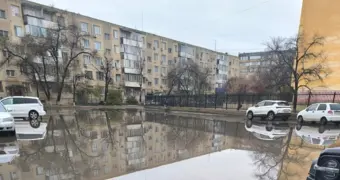 Жители Актау жалуются на скопление воды у фундаментов домов