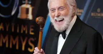 Секрет столетнего здоровья Дика Ван Дайка: алкоголь, сигареты и оптимизм