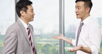 Психологи назвали фразу, которая гасит конфликты эффективнее извинений