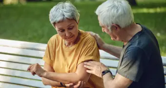 Какие части тела с возрастом меняются в размерах — и почему мужчинам повезло меньше