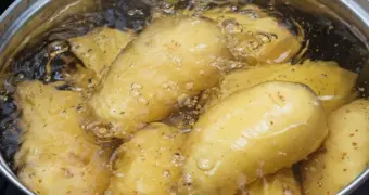 Зачем варить картофель в минералке: совет из СССР, который возвращает вкус детства