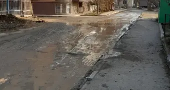 Терпение на пределе: жители Актау готовы перекрыть проезжую часть из-за разрушенной дороги