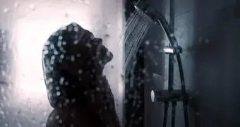 Душ в темноте — новая медицина сна: ученые объяснили, почему это работает