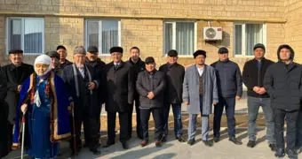 В Актау открыли мемориальную доску в честь ветерана войны Молакбая Жубанова