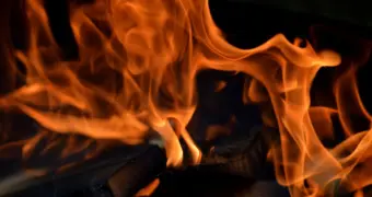 В Жанаозене соседи спасли троих детей из задымлённой квартиры