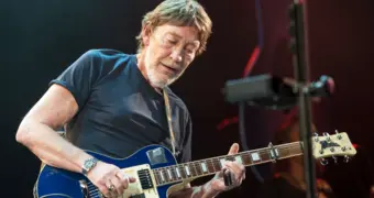 Умер британский певец Крис Ри