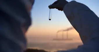 Кто портит воздух в Актау: экологи выявили предполагаемый источник вони