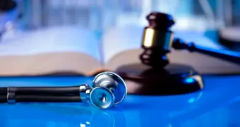 Суд признал врача виновным в смерти Меруерт Аулбаевой: наказания не будет