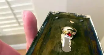 112-летний дом хранил тайну: женщина обнаружила «сокровище» в дверной ручке