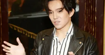 Поклонников Димаша Кудайбергена просят не переводить деньги