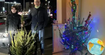 Мужчина каждый год покупает «самую некрасивую елку», чтобы «ей не было грустно»