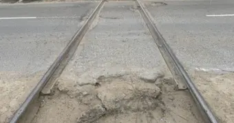 Халтура налицо: в Мангистау на подрядчика наложили крупный штраф за плохое состояние железнодорожного переезда