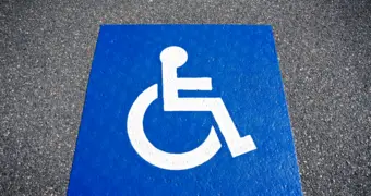 В Актау посетитель магазина пожаловался на отсутствие пандусов