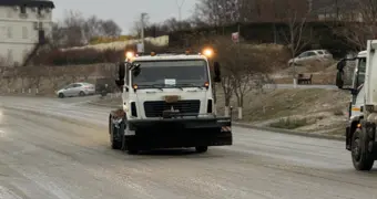 В Актау гололед – пешеходов и водителей предупреждают об опасности