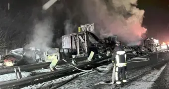 В Японии на трассе произошло массовое ДТП с 56 автомобилями (видео)