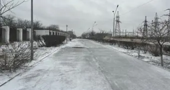 Первый в новом году снег выпал в Актау: коммунальные службы усилили работу на дорогах