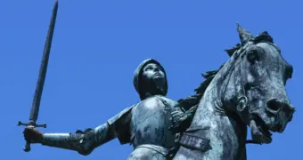 Меч Жанны Д’Арк разлетелся на куски: дерзкая кража потрясла Париж