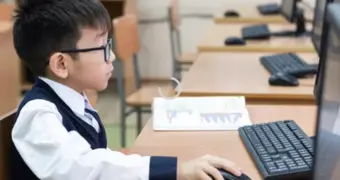 Цифровая революция за партой: искусственный интеллект приходит в казахстанские школы - что изменится