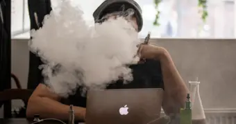 Дымовая угроза: как сигареты и вейпы убивают ваш компьютер изнутри