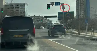 Водителей Актау смутил знак «Поворот налево запрещён» — полиция дала разъяснения