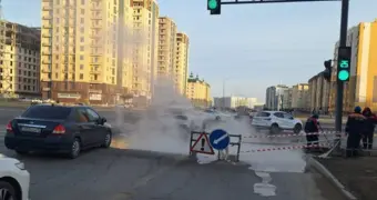 В Актау между двумя микрорайонами временно закрыли участок дороги