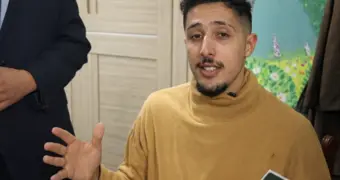 «Остался без денег и жил в подъезде»: жители Актау помогают марокканцу вернуться домой