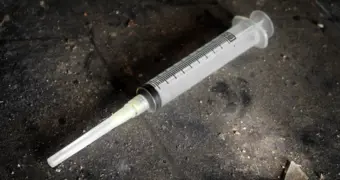 Вирус быстро погибает - специалисты о найденных шприцах в Актау