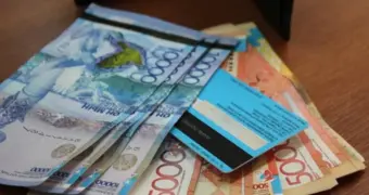 Сколько денег безопасно держать на банковской карте: важная информация для казахстанцев