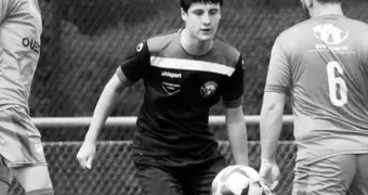 Футболист погиб при попытке сделать селфи на глазах у невесты