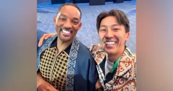 Казахстанский блогер подарил Уиллу Смиту традицию — и это увидел весь мир (видео)