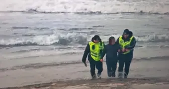 В Актау полицейские вытащили подростка из ледяной воды