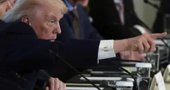 Трамп ввел пошлины для стран, сотрудничающих с Ираном