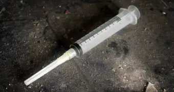 Использованные шприцы рядом с детской площадкой в Актау - суд вынес решение