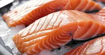 Назван ключевой продукт зимнего рациона: почему именно лосось помогает пережить холодный сезон