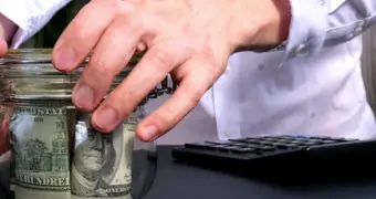 16 государств мира, где пожилые граждане не получают пенсии и должны рассчитывать на себя