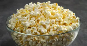 Названа удивительная польза попкорна - неожиданный союзник похудения