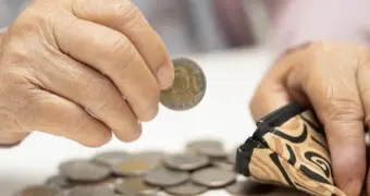 Деньги, которые не достанутся детям: что нельзя передать родным в Казахстане