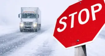 Опасный гололёд: в Мангистау закрыли проезд на нескольких трассах