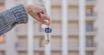 В России предложили выдавать молодым семьям квартиры, как в СССР