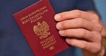 Польша прощается с «мужем» и «женой» и обновляет документы