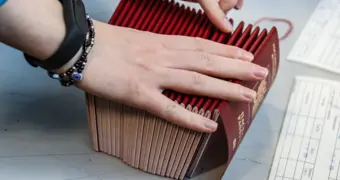 Свидетельство больше не спасёт: российские дети едут за границу только с загранпаспортом