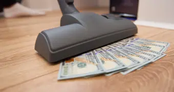 «Чистюля» на миллион: покупка пылесоса обернулась для жительницы Актау проблемами