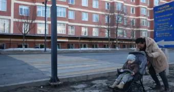 По грязи через бордюр: проблему у «зебры» подняли жители Актау