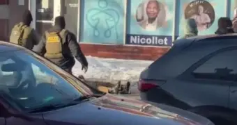 Миграционная служба США застрелила еще одного американца: федеральная операция закончилась смертью